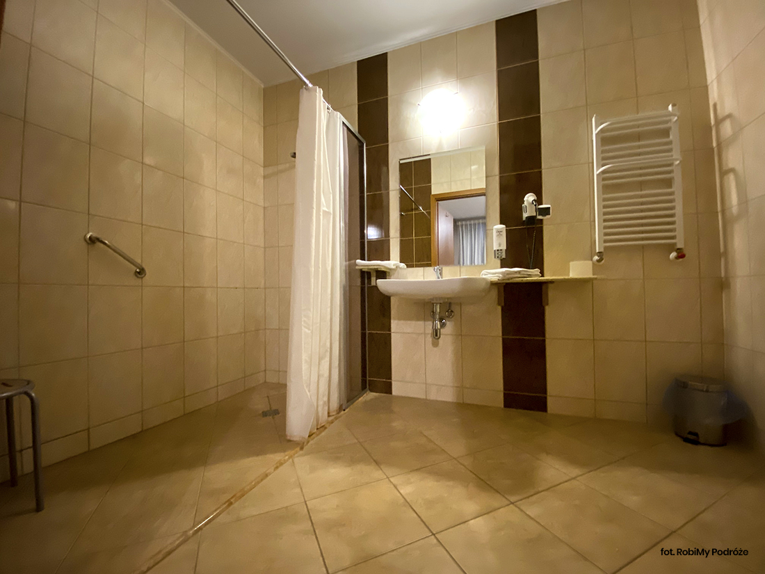łazienka w hotelu w Augustowie