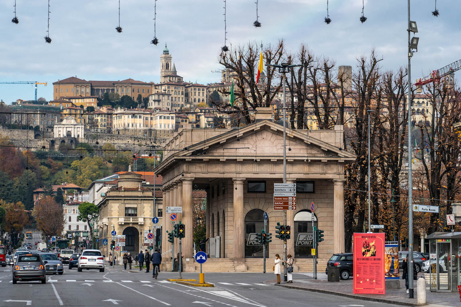 brama i górne miasto w Bergamo