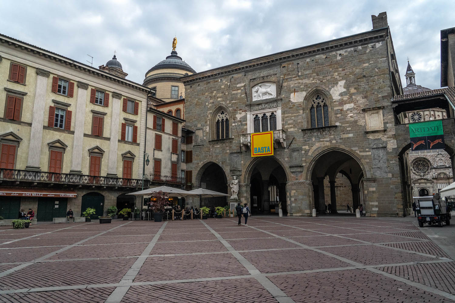 palazzo della Ragione w Bergamo od Piazza Vecchia